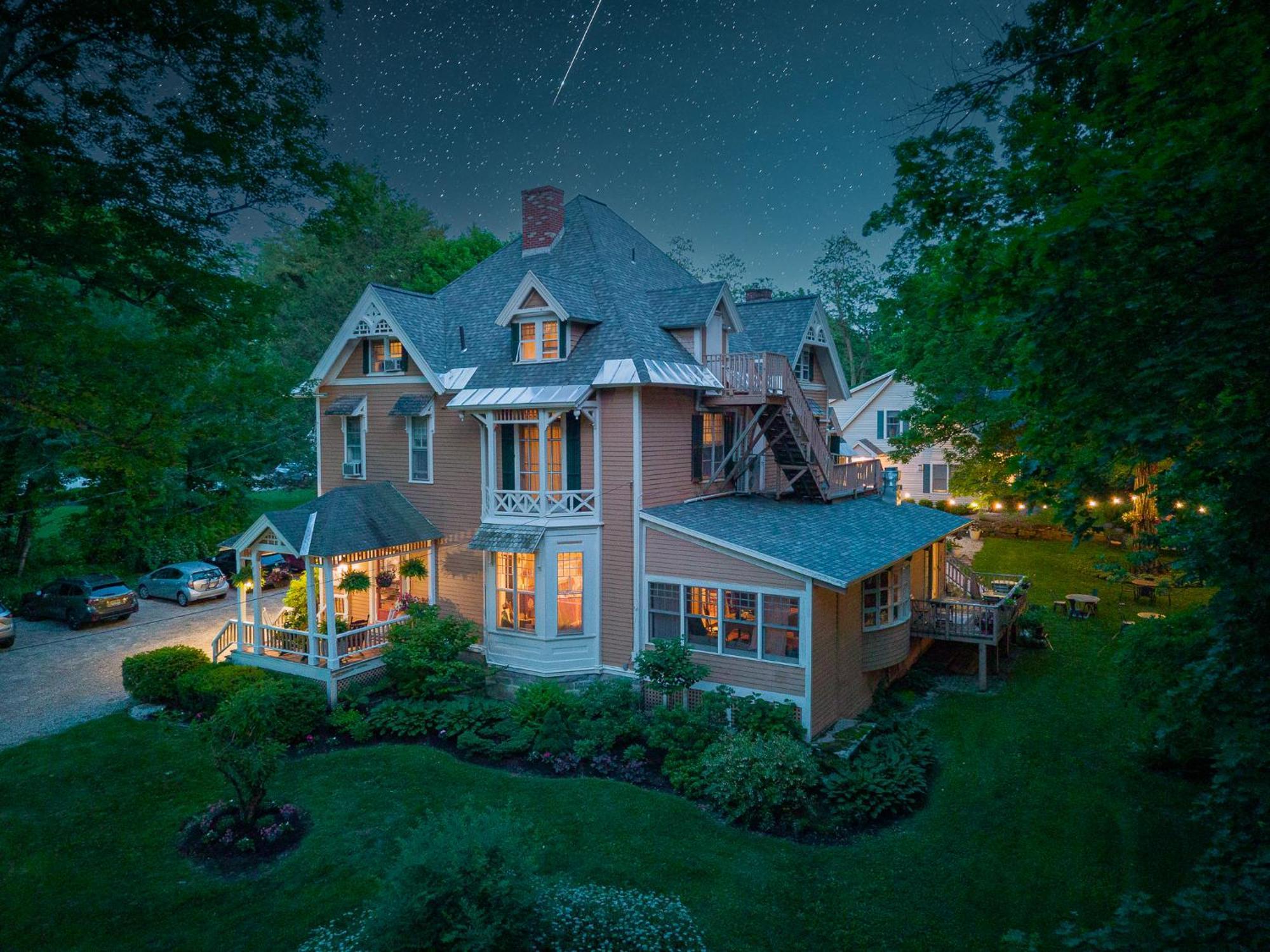 Brook Farm Inn Lenox Exterior photo